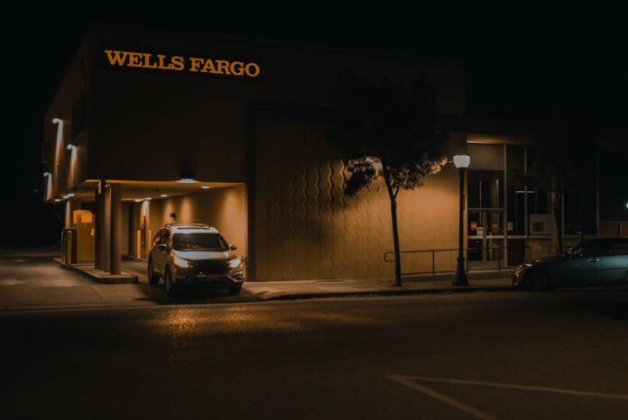 How Much Do Bank Tellers Make at Wells Fargo